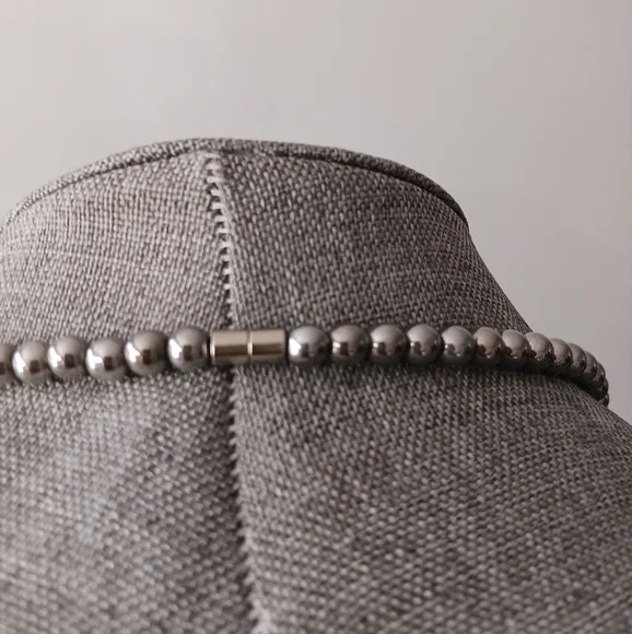 Modernist Hematite Necklace. Metal Beads, Magnetic Clasp - Picture 6 of 7